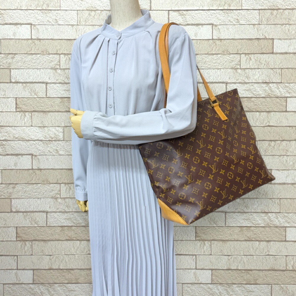 LOUIS VUITTON Authentic Brown Monogram Canvas Tote Bag - Picture 2 of 11